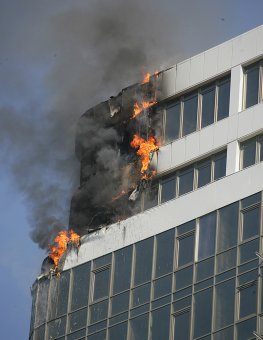Пожар в Аркадии потушен: Двое спасателей пострадали (фото, видео)
