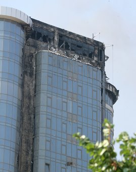 Пожар в Аркадии потушен: Двое спасателей пострадали (фото, видео)