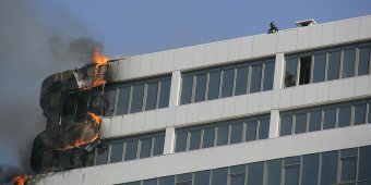 Пожар в Аркадии потушен: Двое спасателей пострадали (фото, видео)