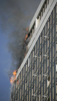 Пожар в Аркадии потушен: Двое спасателей пострадали (фото, видео)