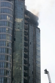 Пожар в Аркадии потушен: Двое спасателей пострадали (фото, видео)