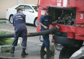 Пожар в Аркадии потушен: Двое спасателей пострадали (фото, видео)
