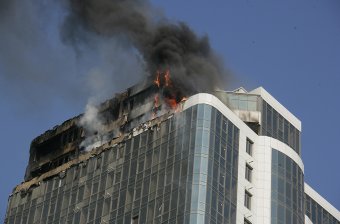 Пожар в Аркадии потушен: Двое спасателей пострадали (фото, видео)