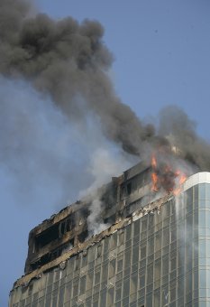 Пожар в Аркадии потушен: Двое спасателей пострадали (фото, видео)