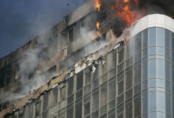 Пожар в Аркадии потушен: Двое спасателей пострадали (фото, видео)