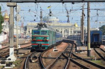 Первый вице-мэр Одессы проверил санитарное состояние железнодорожных въездов в город (фото)