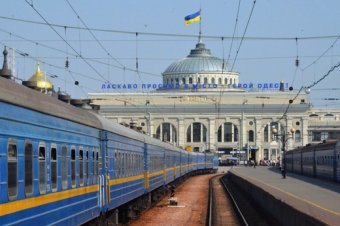 Первый вице-мэр Одессы проверил санитарное состояние железнодорожных въездов в город (фото)