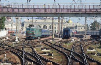 Первый вице-мэр Одессы проверил санитарное состояние железнодорожных въездов в город (фото)