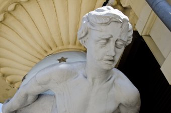 Начинается реставрация Дома с атлантами (фото)