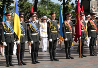 С днем рождения Одесса: На Думской площади торжественно поднят Флаг города (фото)