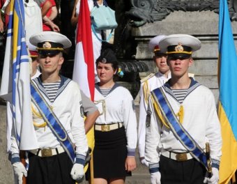 С днем рождения Одесса: На Думской площади торжественно поднят Флаг города (фото)