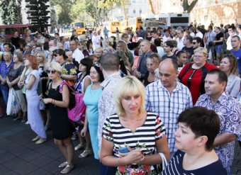 С днем рождения Одесса: На Думской площади торжественно поднят Флаг города (фото)