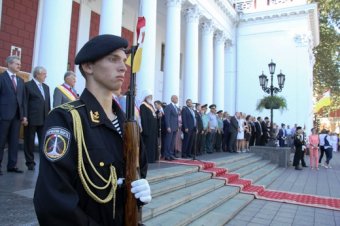 С днем рождения Одесса: На Думской площади торжественно поднят Флаг города (фото)