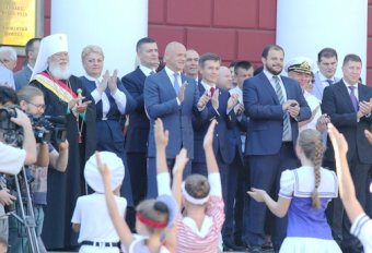 С днем рождения Одесса: На Думской площади торжественно поднят Флаг города (фото)
