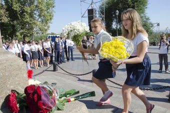 Почетные одесситы возложили цветы к памятникам основателям города (фото)