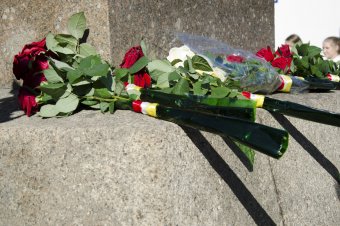 Почетные одесситы возложили цветы к памятникам основателям города (фото)