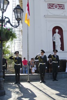 Торжественная церемония поднятия флага Одессы