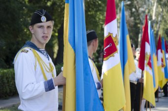 В годовщину окончания Второй мировой войны одесситы возложили цветы к памятнику Неизвестному матросу  (фото)
