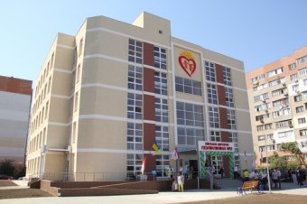 Мэр Одессы Геннадий Труханов открыл новую детскую поликлинику