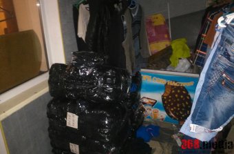 Вьетнамцы – нелегалы шили одежду в подвале кафе в центре города