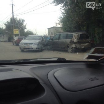 На курорте под Одессой автомобилисты устроили боулинг