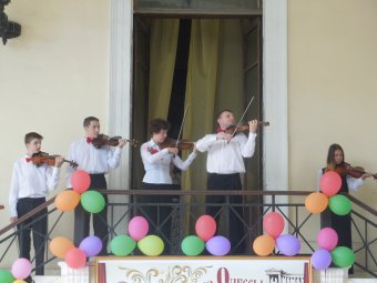 «Мы родом из Одессы, мы родом из Дворца…»