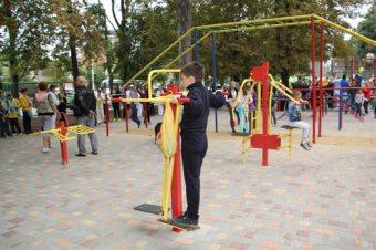 Открытие спортплощадки одесской школы №81 после реконструкции (фото)