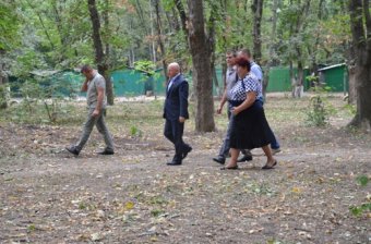 В Одессе ведутся масштабные работы по уборке территории лесопарка «Аэропортовский»