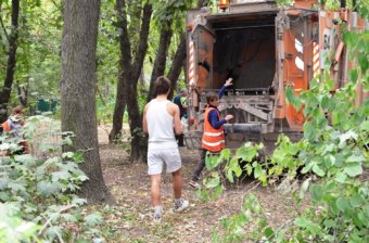 В Одессе ведутся масштабные работы по уборке территории лесопарка «Аэропортовский»