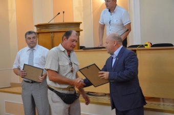 В одесской мэрии наградили спасателей