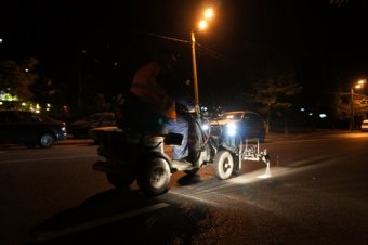 В Одессе продолжаются работы по нанесению дорожной разметки холодным пластиком
