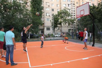 В Киевском районе открылся  мультифункциональный спорткомплекс (фото)