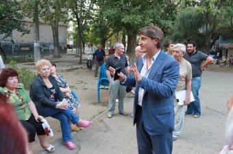 Дворы на Вильямса приводят в порядок (фото)