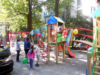Уютная Одесса: На Фонтанской дороге после капремонта открылся ещё один двор (фото)