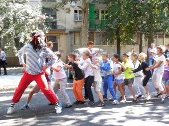 Уютная Одесса: На Фонтанской дороге после капремонта открылся ещё один двор (фото)