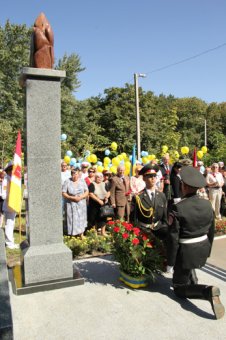 Памяти героев той войны: В Одессе появилась скульптурная композиция "Партизанская слава" (фото) 