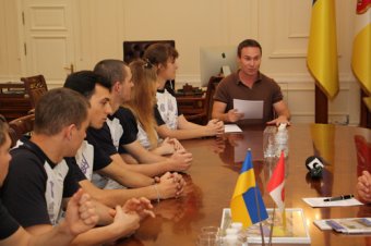 Геннадий Труханов встретился с одесскими студентами – разработчиками уникального болида (фото)
