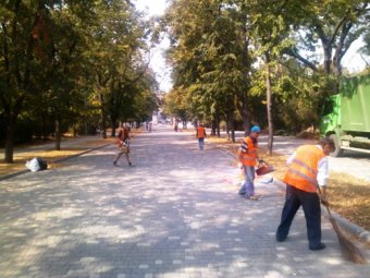 В парке Шевченко проходит плановая уборка (фото)