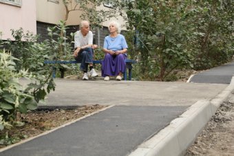 В Одессе продолжается комплексный ремонт межквартальных проездов (фото)