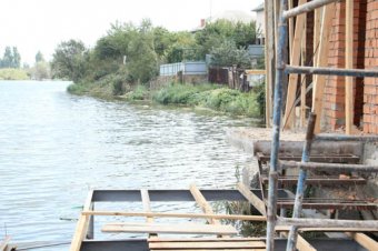 В Одессе продолжается строительство эллинга для занятий греблей на каноэ и байдарках (фото)