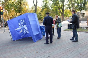 В Одессе снова возобновились нападения на агитационные палатки Оппозиционного блока