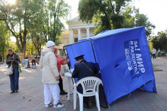 В Одессе снова возобновились нападения на агитационные палатки Оппозиционного блока