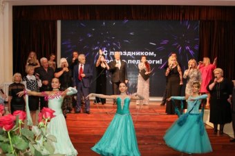 Одесские власти и общественность отметили великий труд учителей (фото)