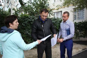 На ул. Ильфа и Петрова ведутся работы по ремонту межквартальных проездов (фото)
