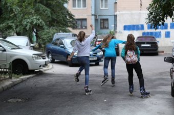 На ул. Ильфа и Петрова ведутся работы по ремонту межквартальных проездов (фото)