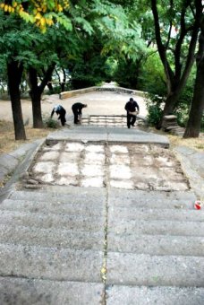 Одесские власти отчитываются о капитальном ремонте лестницы, ведущий к морю (фото)