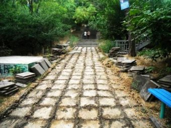 Одесские власти отчитываются о капитальном ремонте лестницы, ведущий к морю (фото)