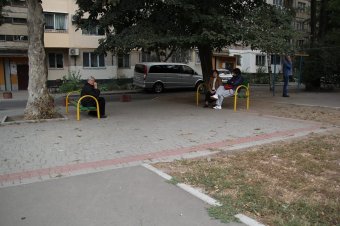 На улицах Глушко  и Ильфа и Петрова проводятся работы по благоустройству дворов (фото)