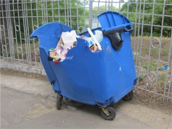 Одесситы воруют крышки от мусорных баков