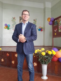 В одесских школах продолжают поздравлять учителей (фото)